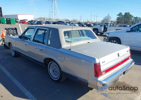 1989 Lincoln Town Car Signature z USA, uszkodzony, nr VIN 1LNBM82F3KY653998